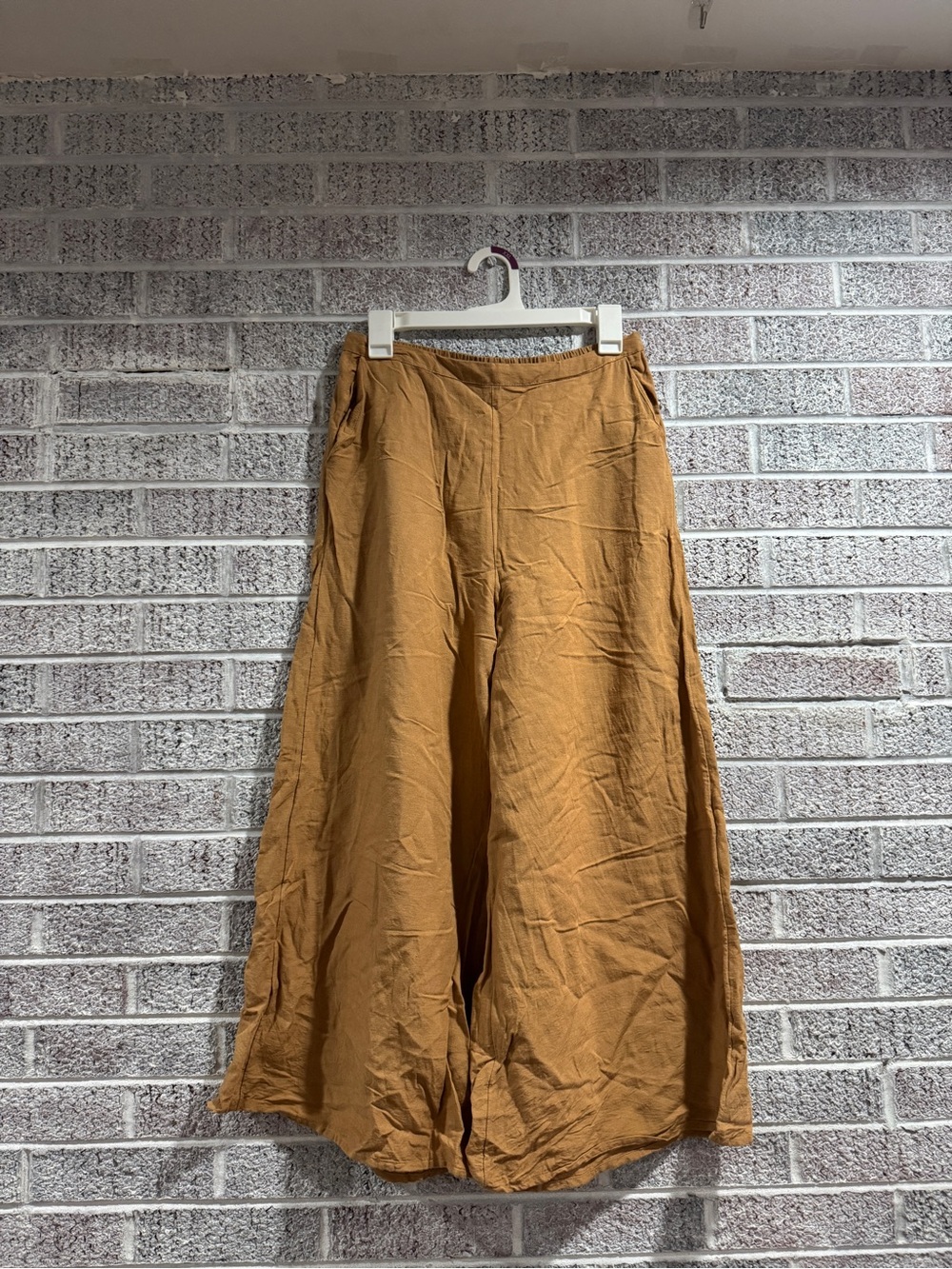 Wide-Leg Women’s Pants in Tan - Relaxed Linen-Blend Style
